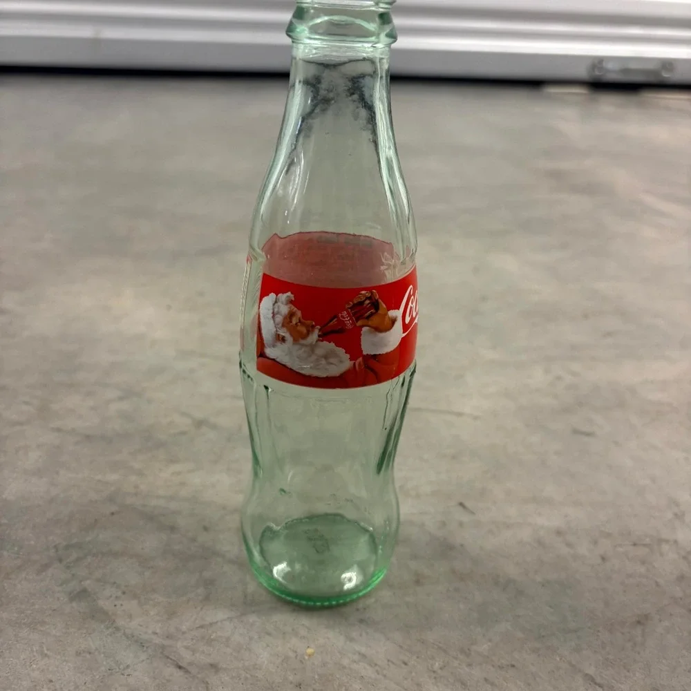 2016 Coca-Cola Santa Claus Holiday 8 oz Glass Bottle Empty Christmas Collectible